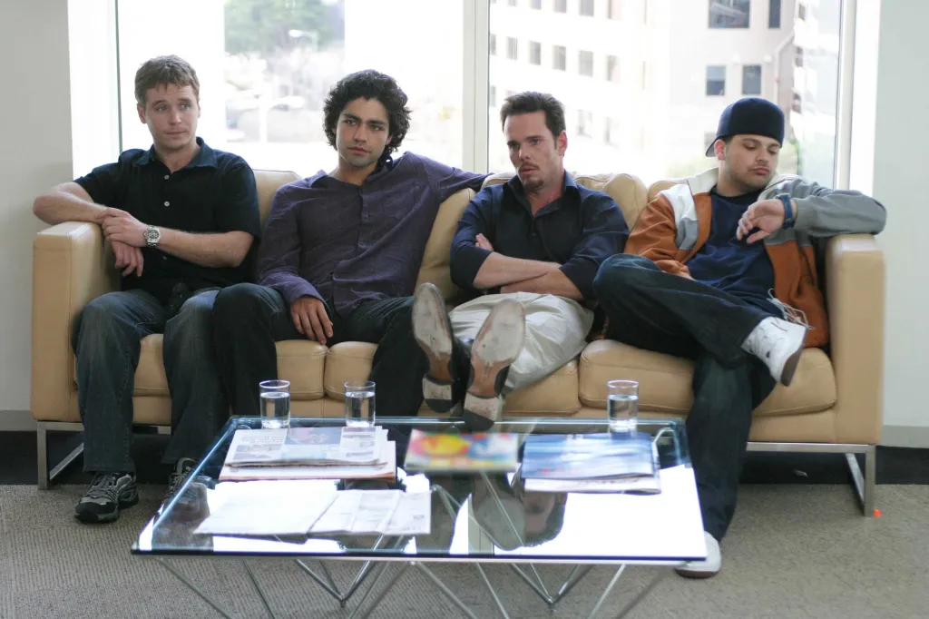 Kevin Connolly, Adrian Grenier, Kevin Dillon, and Jerry Ferrara posing on a couch for 