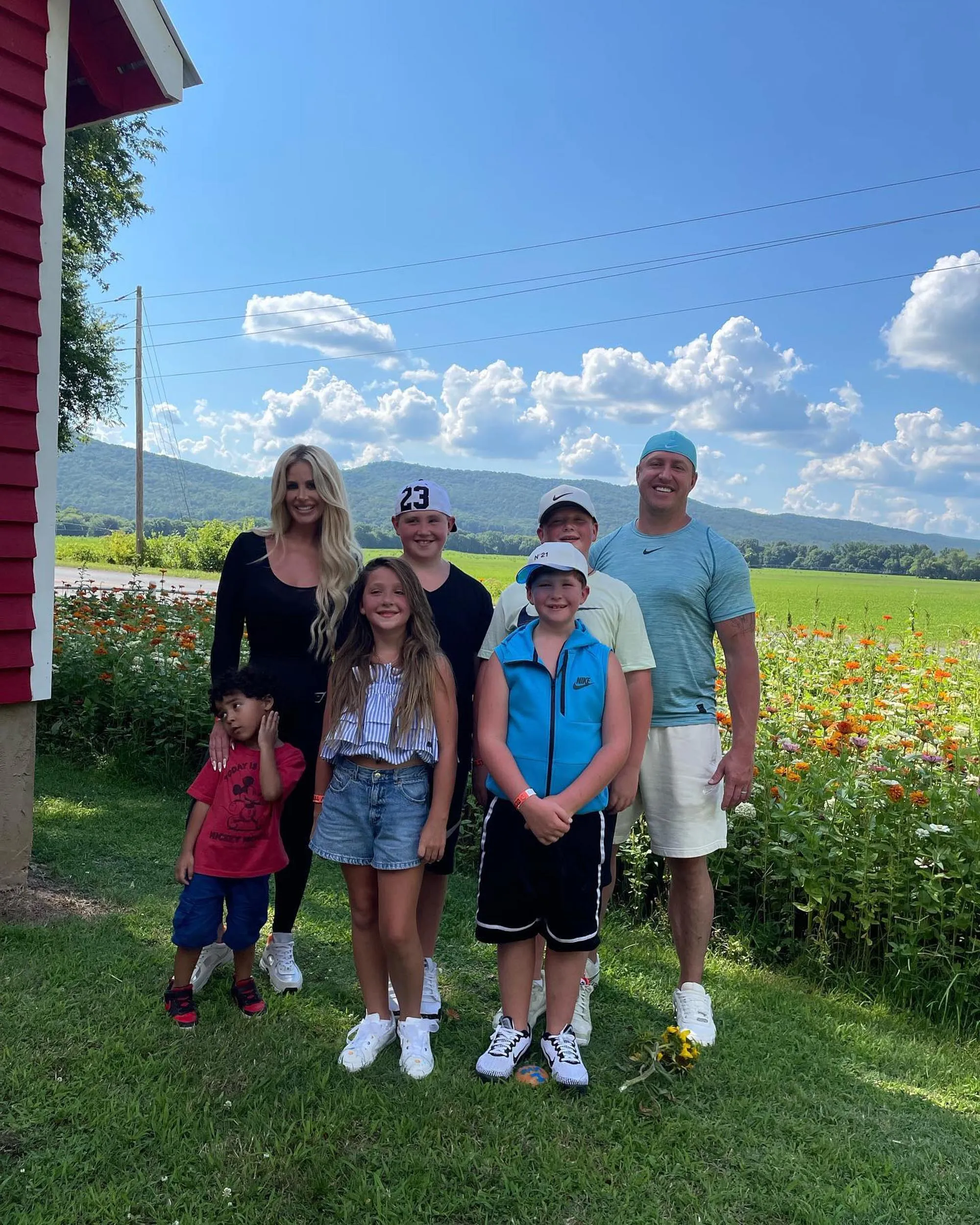 Kim Zolciak and Kroy Biermann with their children