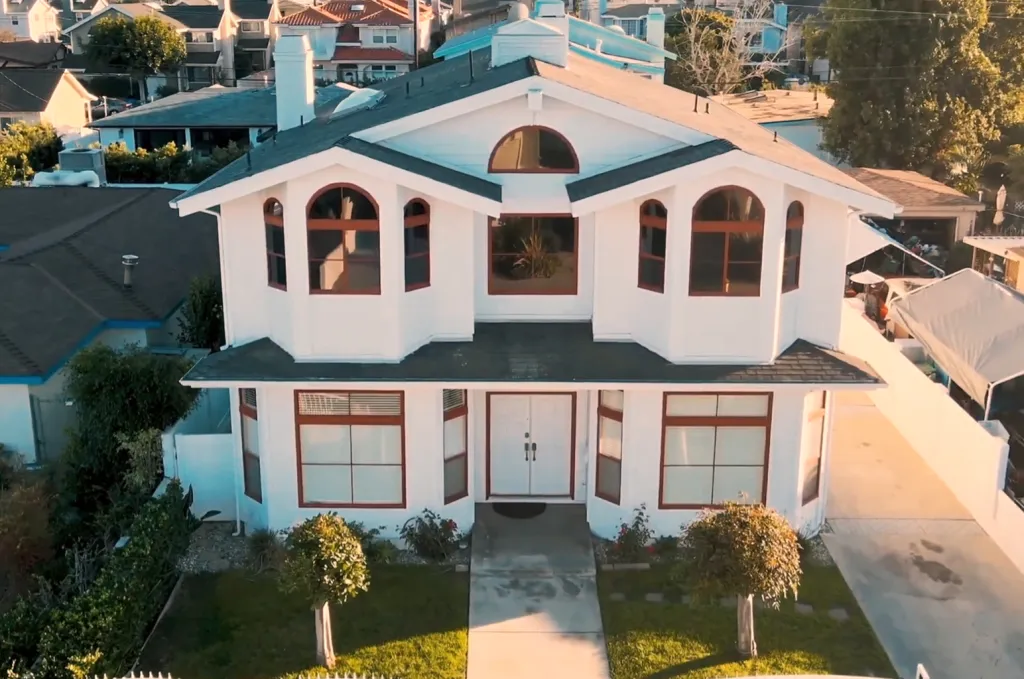 The white house of Chief Nathan Obiorah Ogbatue.