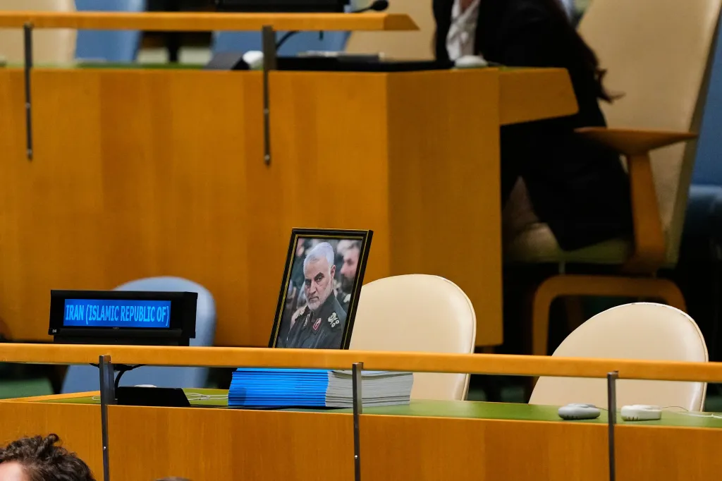 A photo of Qasem Soleimani displayed at an unoccupied Iranian delegation's chairs during the UN General Assembly.