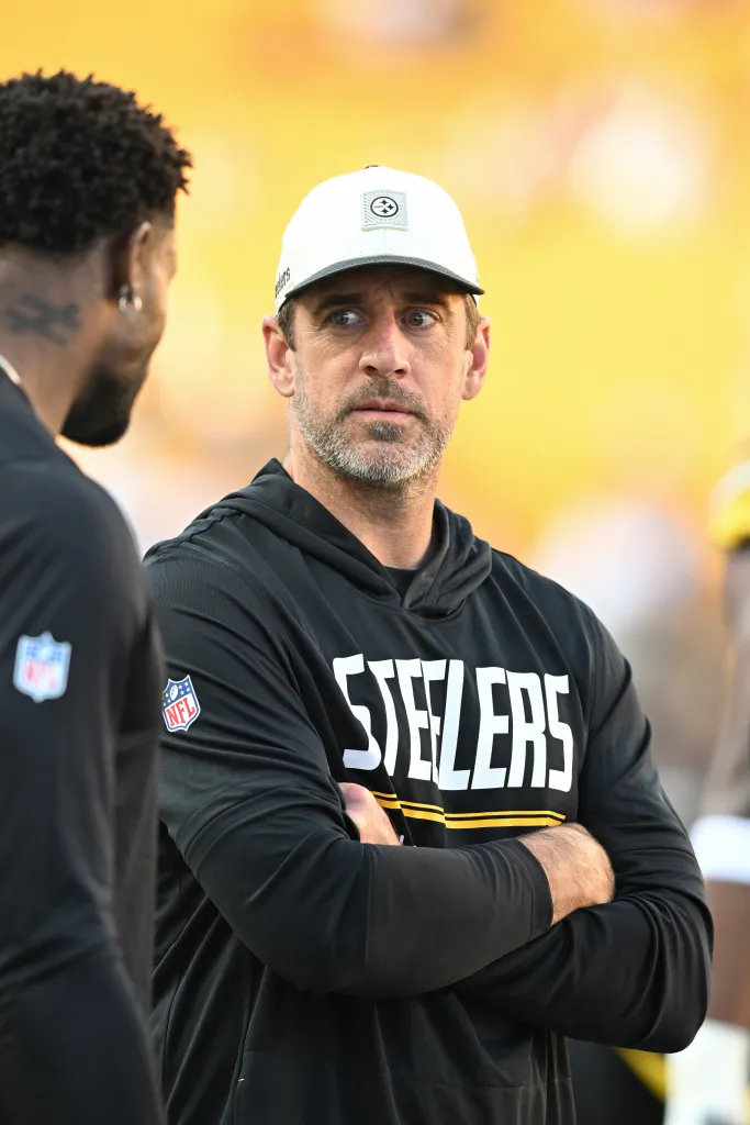Pittsburgh Steelers quarterback Aaron Rodgers talks with wide receiver Dk Metcalf during warm-ups.