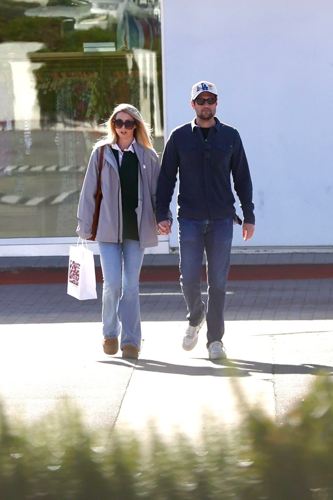 Jake Reiner and Maria Gilfillan shopping in Malibu.