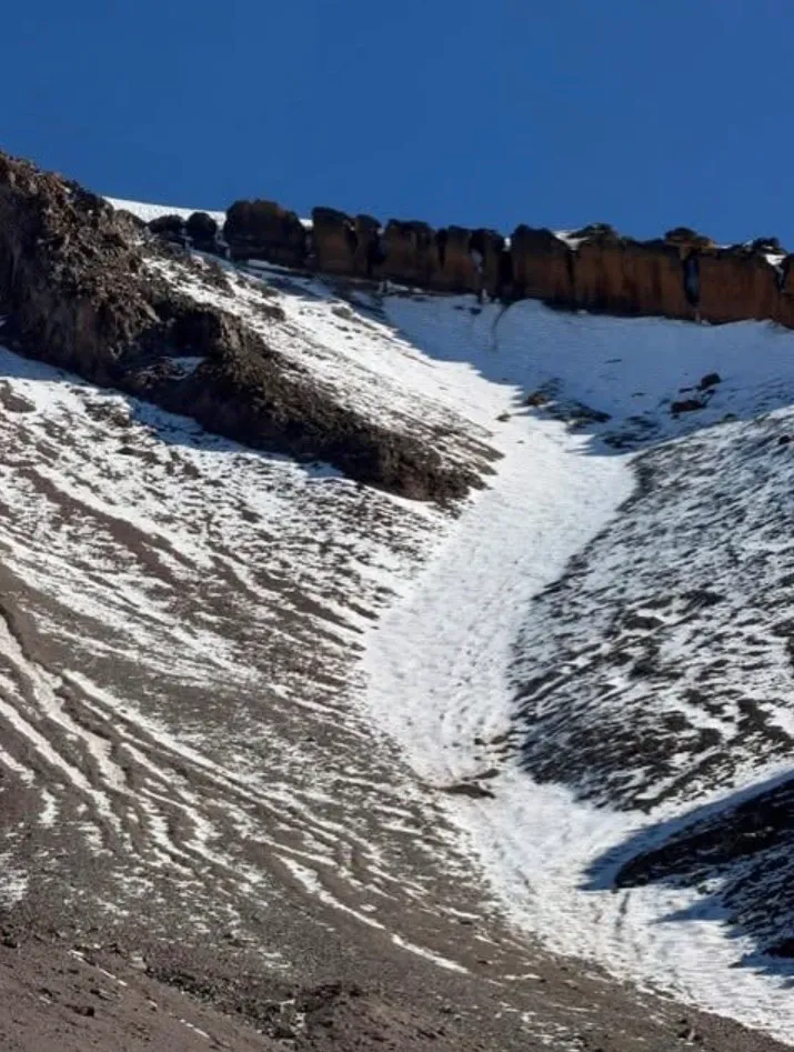 A snowy avalanche gulch route on Mount Shasta.
