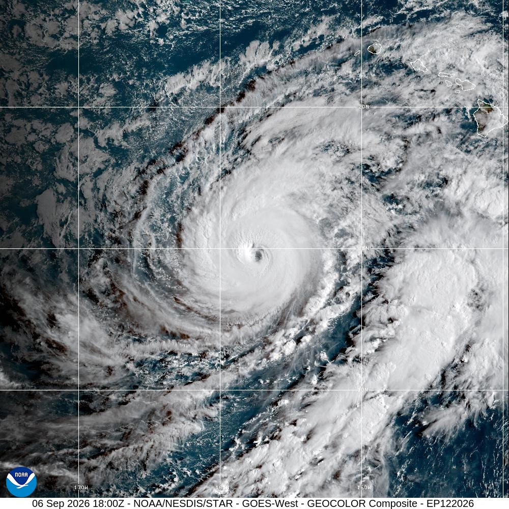Satellite image from NOAA showing Hurricane Lowell approaching Hawaii.