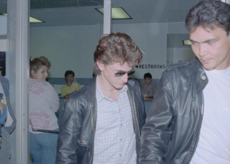 The Wild Story of Sean Penn’s Creepy Jailhouse Exchange With the Night Stalker