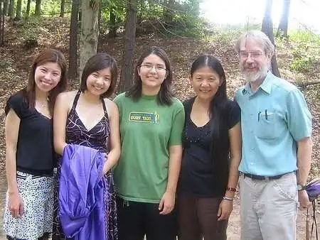 Jonathan McKinsey (center in green) and his father (right) pose outdoors with three women.