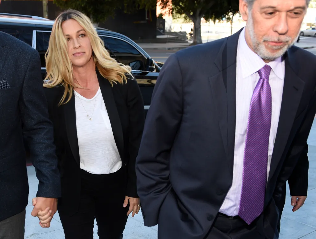 Alanis Morissette walking with her attorney, Allen Grodsky, to federal court for her former manager's sentencing.