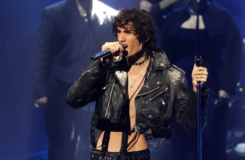Sombr performing on stage during the MTV Video Music Awards.