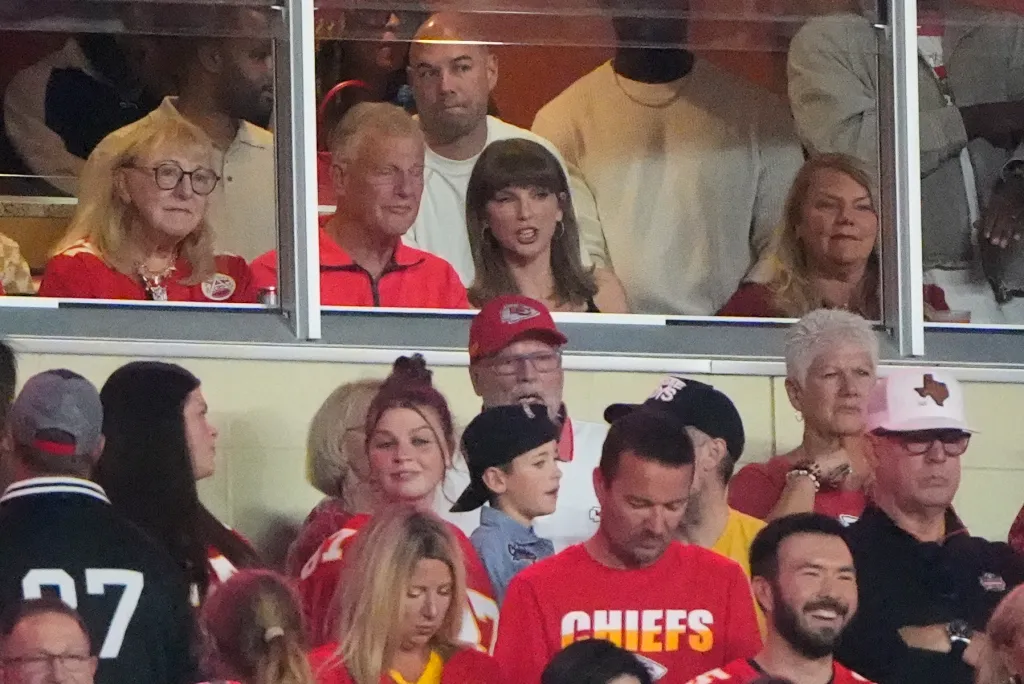 Taylor Swift watches from a suite with her father Scott Swift, mother-in-law Donna Kelce, and mother Andrea Swift.