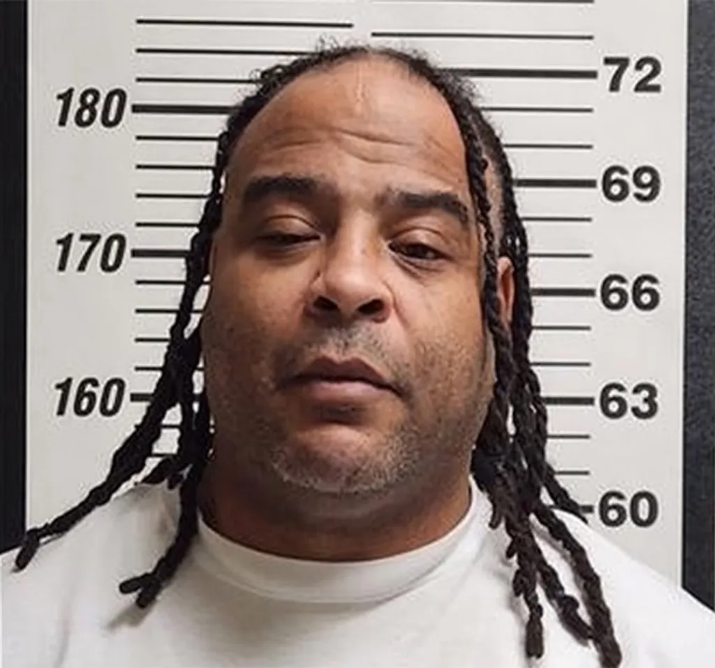 Branch’s prior convictions included attempted domestic assault, violating a no-contact order and securities fraud.