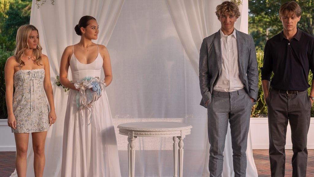 the-summer-i-turned-pretty-rain-spencer-lola-tung-gavin-casalegno-christopher-briney-amazon.jpg