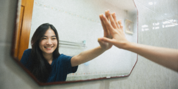 The Weirdly Simple Habit That Gives You ‘Instant Charisma’
