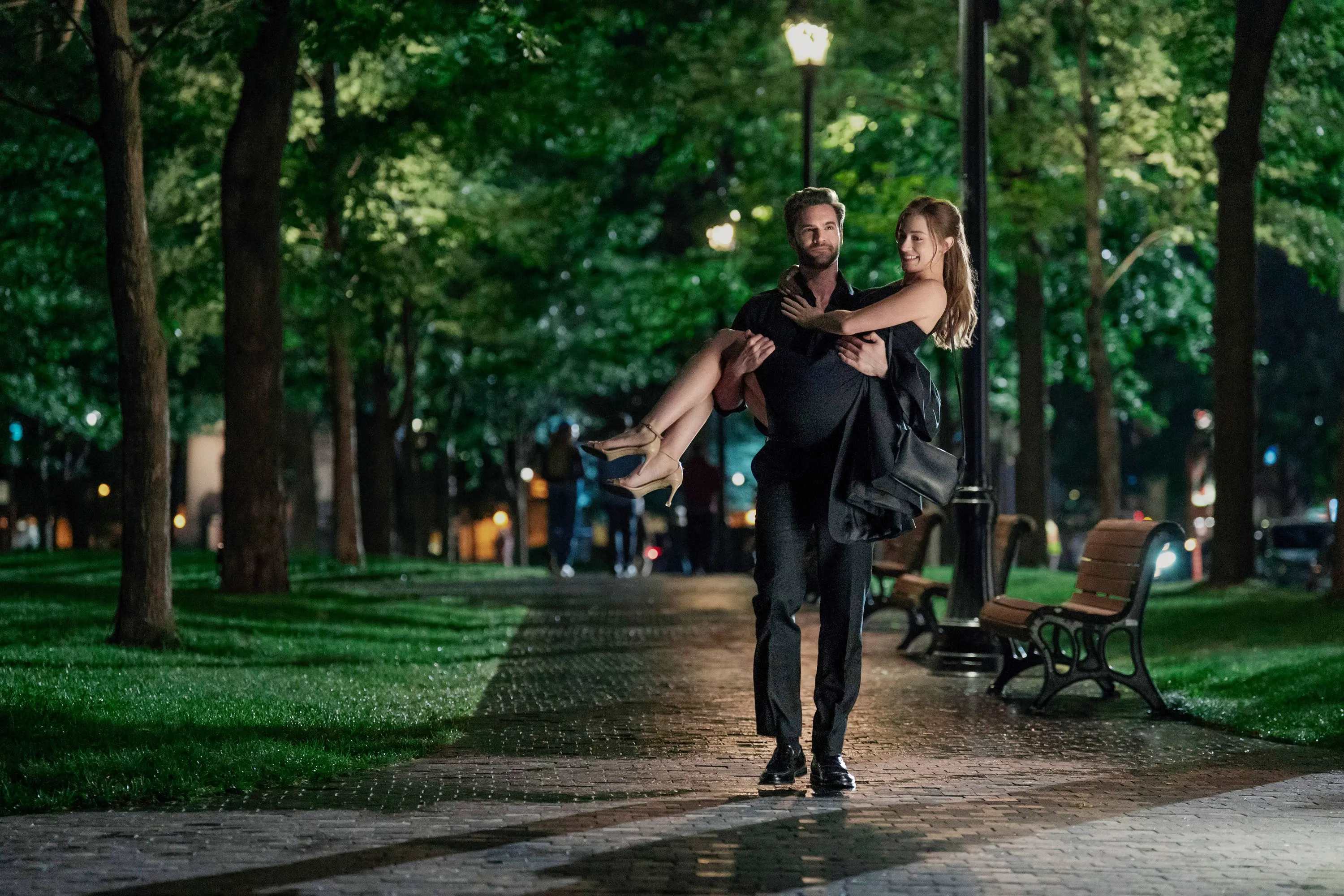 THE LOVE HYPOTHESIS, from left: Tom Bateman, Lili Reinhart, 2026. ph: Philippe Bosse / © Amazon Prime Video / Courtesy Everett Collection