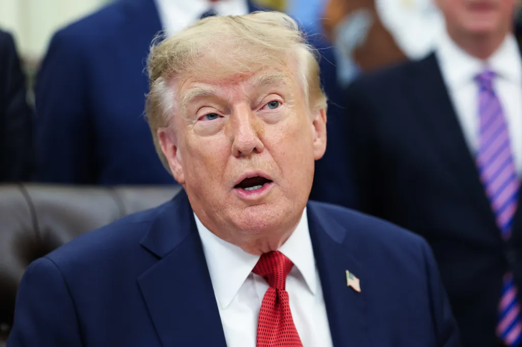 Donald Trump announcing most-favored-nation pricing for prescription drugs in the Oval Office.