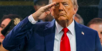 Disbelief as Trump’s Iran war talk with Army boss derails into ballroom gripes: ‘Doomed’