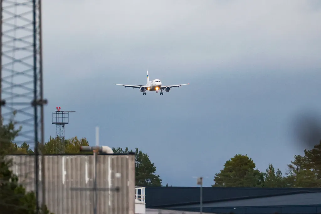 Ukrainian plane UR-ABA, believed to carry Ukrainian President Volodymyr Zelensky and his wife Olena Zelenska, is about to land at Gardermoen airport near Oslo, Norway, on September 8, 2026.