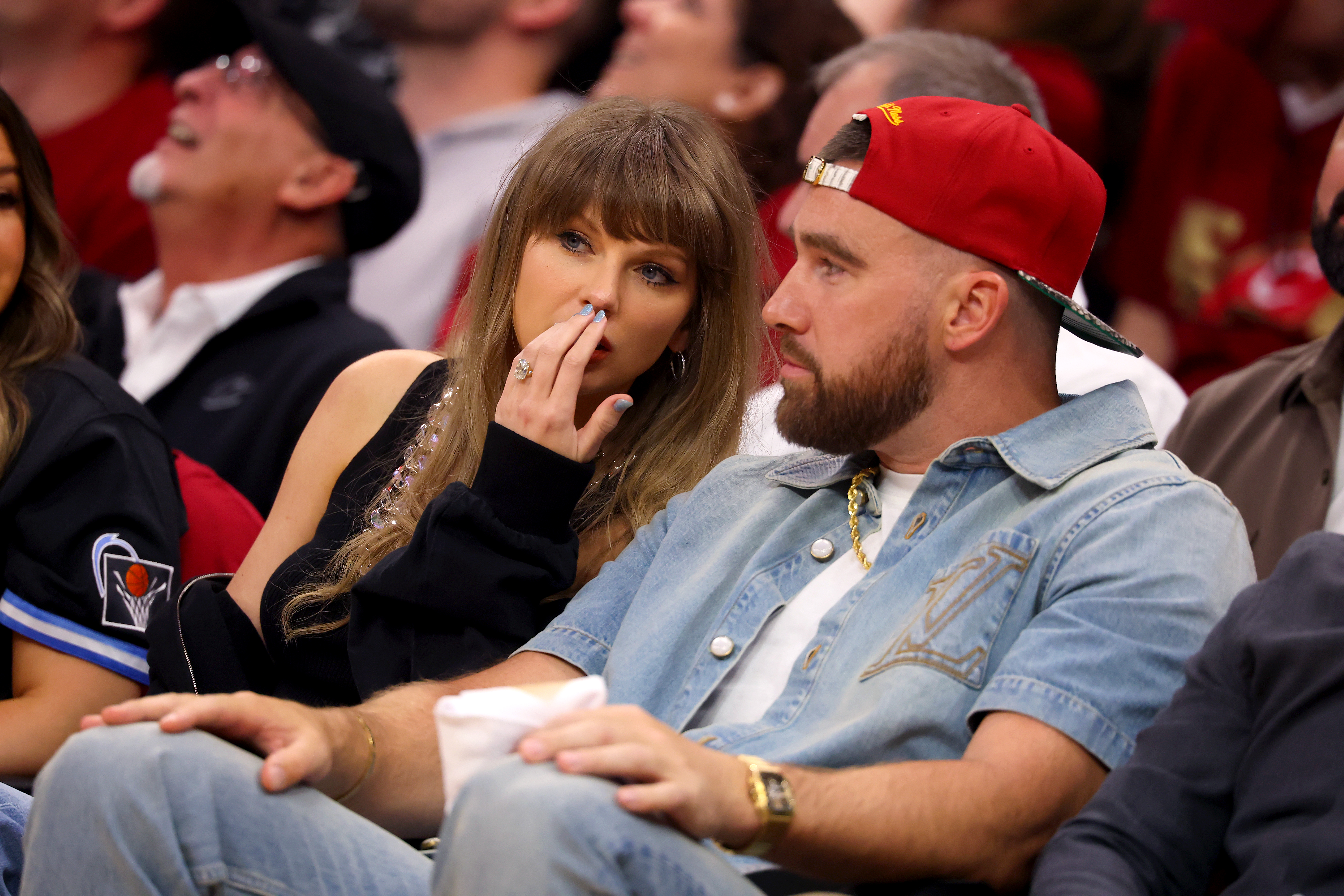 Taylor Swift and Travis Kelce at a basketball game.