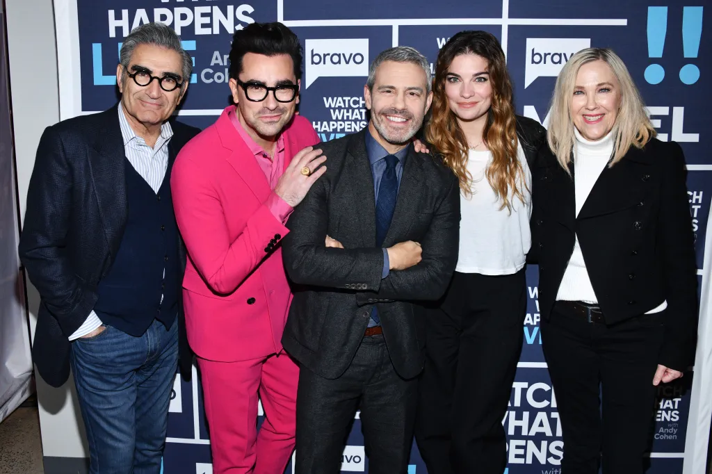 Eugene Levy, Daniel Levy, Andy Cohen, Annie Murphy, and Catherine O'Hara pose together on 
