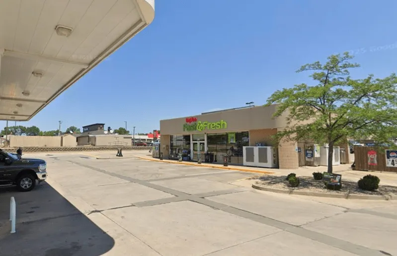 The winning ticket was sold at the Hy-Vee Fast & Fresh convenience store which got a $500,000 retailer bonus.