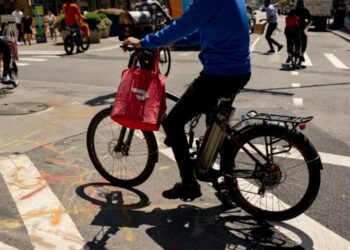 DoorDash to Buy Instacart for $17 Billion, Uniting 2 Delivery Giants