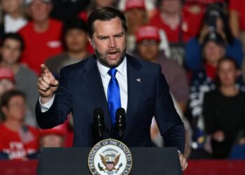 Trump Ties Disaster Aid to Votes as Midterm Fight Heats Up