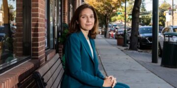 A Navy Pilot Tries to Flip a Key House Seat, Right by Trump’s Golf Club