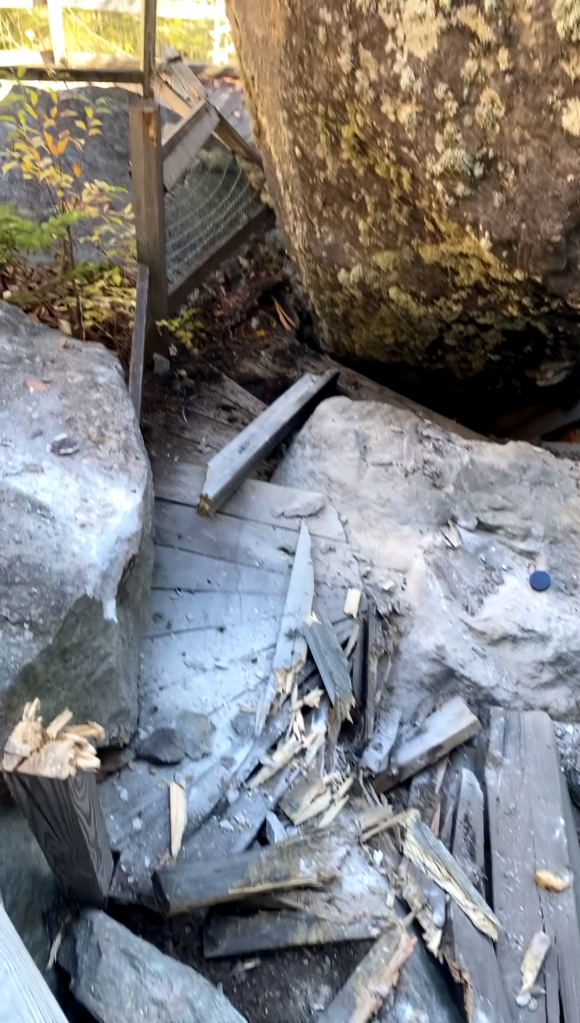 The Mysterious Hanging Boulder was one of the park’s most popular features, with tourists often stopping to take photos or seek shade beneath the 80-ton rock.