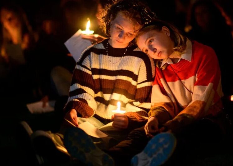 City in Oregon Mourns After Deadly School Shooting