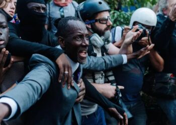 The 53-Year-Old in a Suit Who’s the Face of France’s Youth Protests
