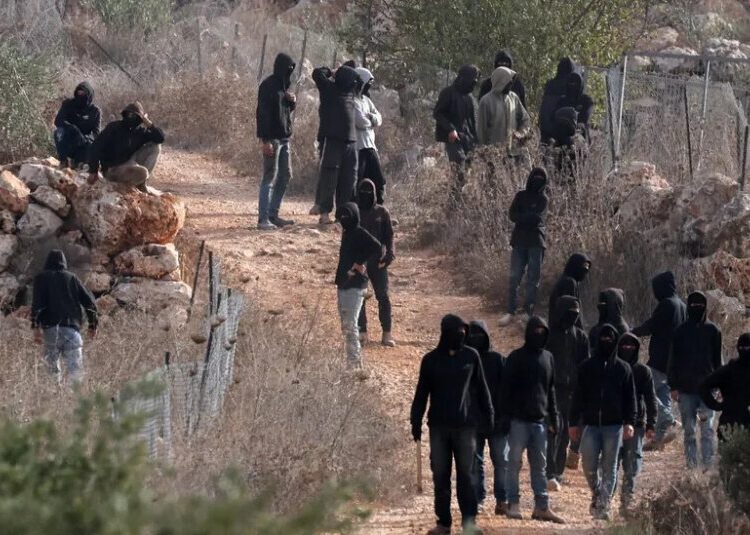 Israeli Settlers Attack Palestinians and Washington Post Journalist in West Bank