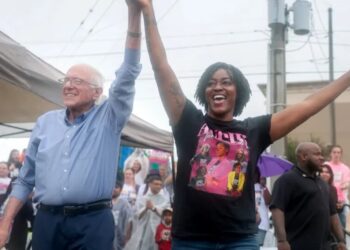 Drawn by Nixon’s Surprise Surge, Sanders Makes Rare Florida Trip