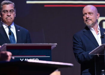 Live chat: Times columnists analyze the CNN California governor debate