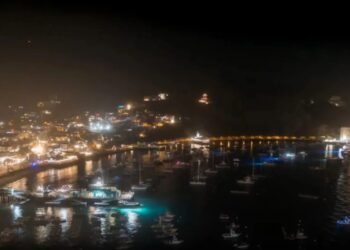 Helicopter crashes off Catalina Island with 5 people aboard