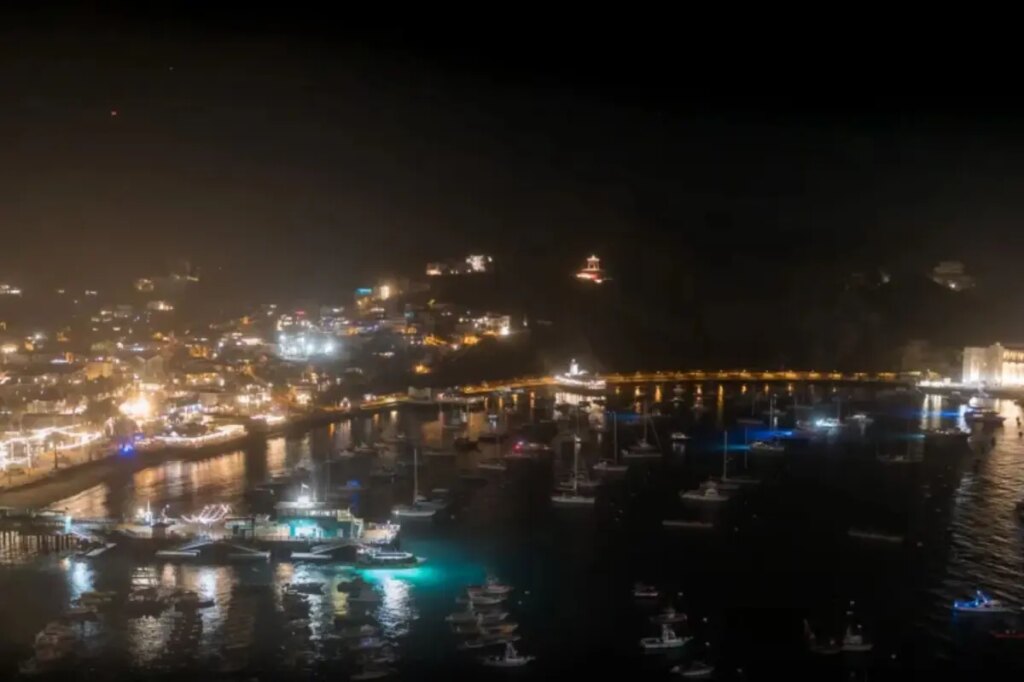 Helicopter crashes off Catalina Island with 5 people aboard