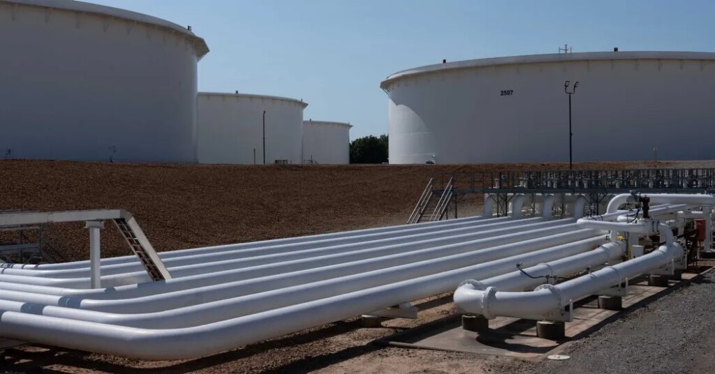 Oil Is Flowing From the Persian Gulf, but Prices Remain High. Why?