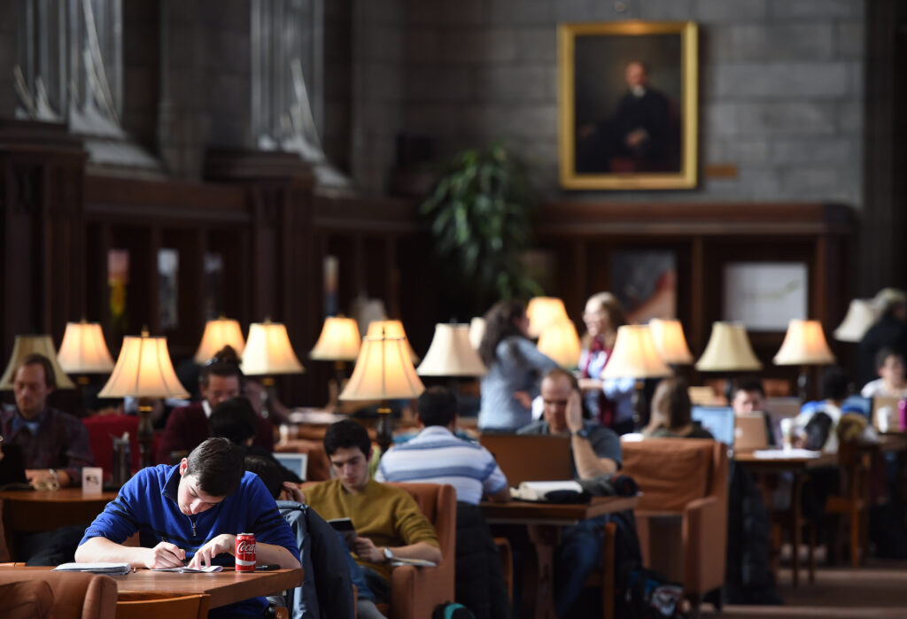 Why these UChicago core classes are going analog