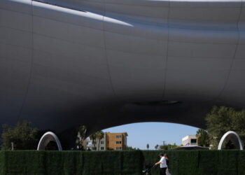 As Lucas Museum cordons off main courtyard, a public space inches toward gated compound