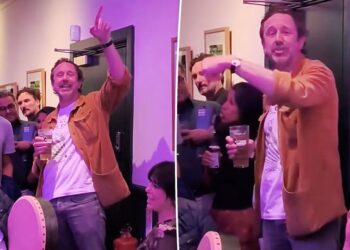 Hollywood star shocks fans as he sings along with live band in London pub