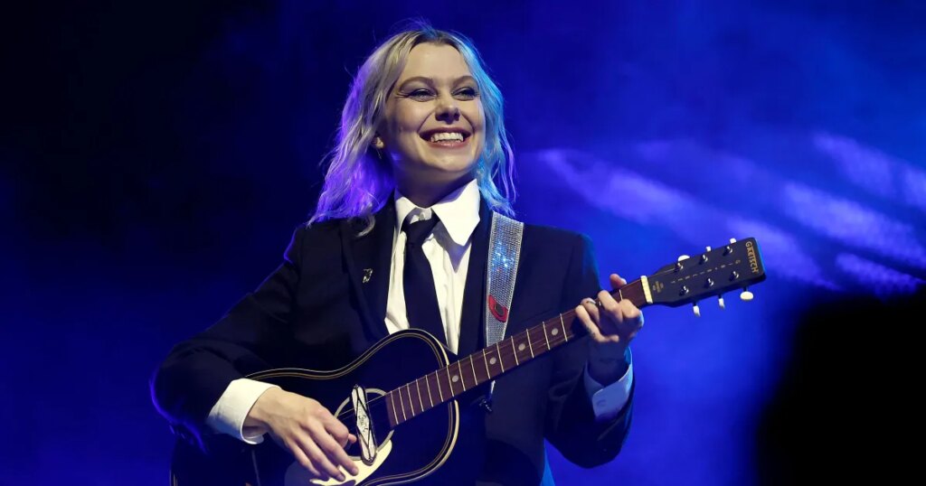 Phoebe Bridgers Banned Phones at Her Concerts and It’s Creating a Beautiful and Mysterious Experience Where People Are Drawing Her Amazing Light Show by Hand