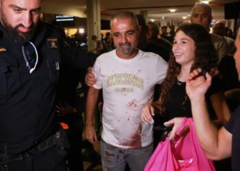 Israeli President to Honor 5 Passengers Who Helped to Avert Flight Disaster