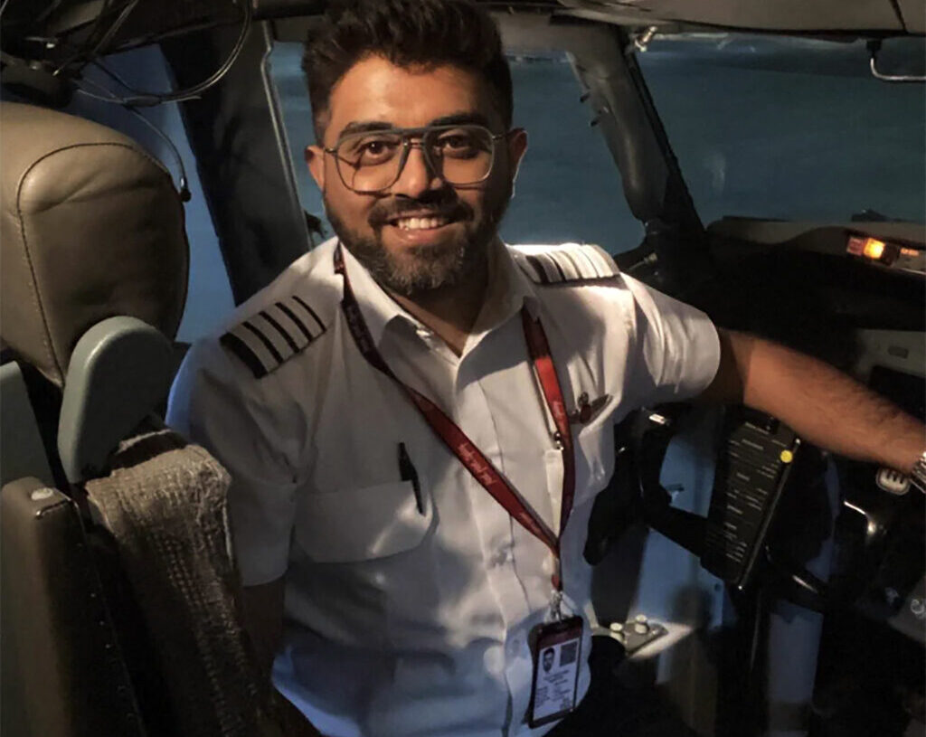 Who is the Indian pilot who fought off his cockpit attacker?