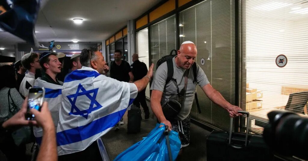 Israelis Take Pride in Bravery of Passengers Who Saved Flight 1073