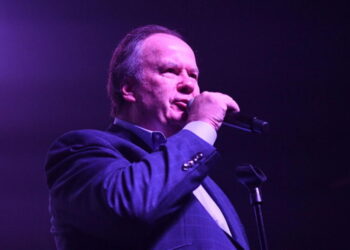 Dennis Haskins was a staple at Burbank’s Dimples karaoke bar. Former patrons remember ‘America’s principal’
