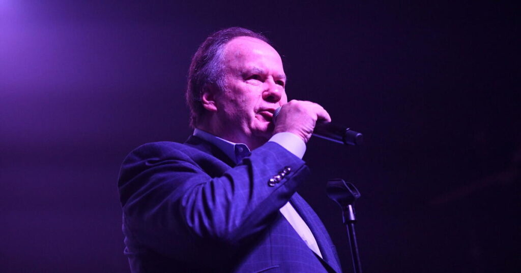 Dennis Haskins was a staple at Burbank’s Dimples karaoke bar. Former patrons remember ‘America’s principal’