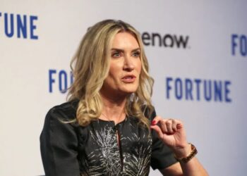 Fortune 500 Chief People Officers say AI has killed org charts, and employees who will thrive need to ‘unlearn’
