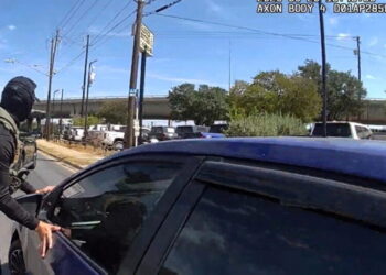 New ICE guidance bans high-speed car chases and sets tighter rules for traffic stops, a memo shows