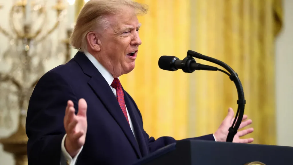 Trump left crowd ‘dazed and confused’ with ‘totally bonkers’ ballroom remark: analyst