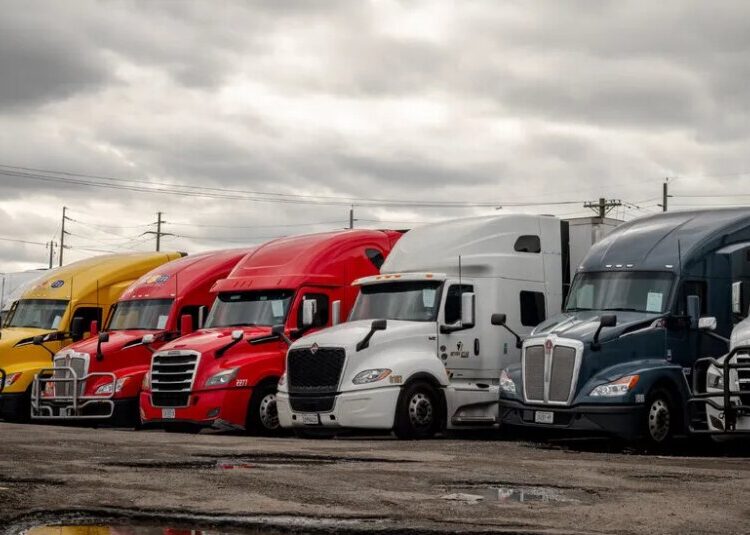 Truckers Are ‘Just Trying to Hang On’ When a Fill-Up Tops $1,000