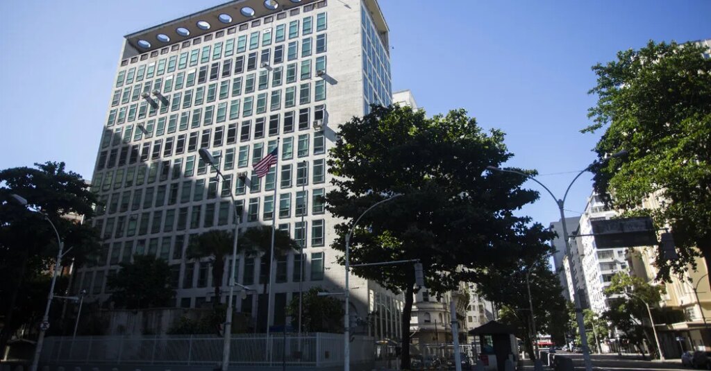 U.S. Suspends Consular Services in Brazil on Eve of Elections