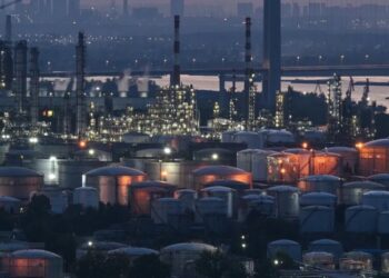 China Resumes Curbs on Fuel Exports, Tightening Global Energy Markets